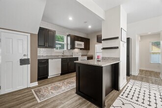 846 W 41st St in Norfolk, VA - Building Photo - Building Photo