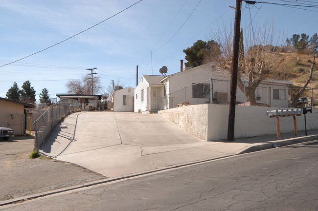 16709-16711 Forrest St in Victorville, CA - Building Photo - Building Photo