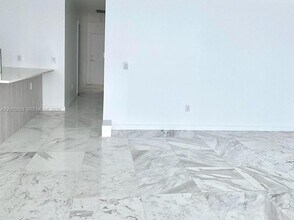 480 NE 31st St, Unit 2403 in Miami, FL - Building Photo - Building Photo