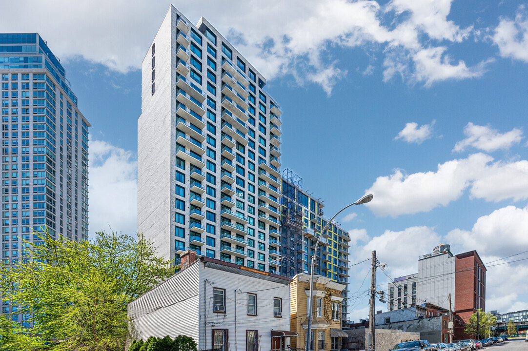 Pearson Street Condos in Long Island City, NY - Building Photo