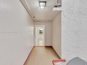 9451 Evergreen Pl in Davie, FL - Building Photo - Building Photo