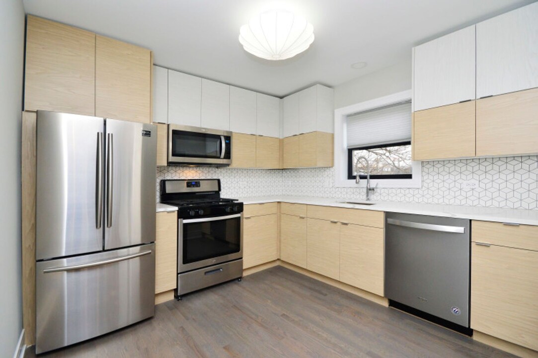5710 N Hermitage Ave in Chicago, IL - Building Photo