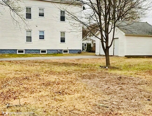 48 Pembroke Ave, Unit 48 in Attleboro, MA - Foto de edificio - Building Photo