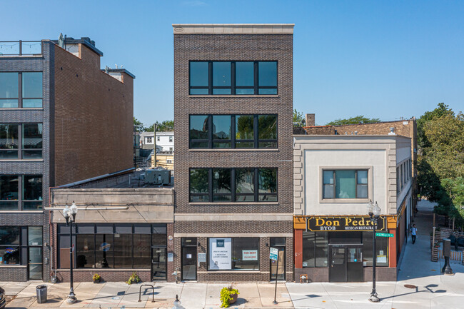 4062 N Lincoln Ave in Chicago, IL - Foto de edificio - Building Photo