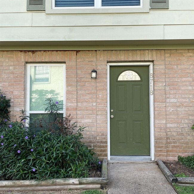 8718 Victorian Village Dr in Houston, TX - Building Photo - Building Photo