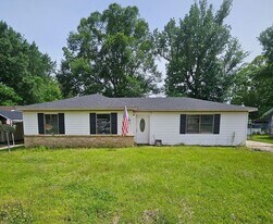 402 Lefoi Ln in Leesville, LA - Building Photo