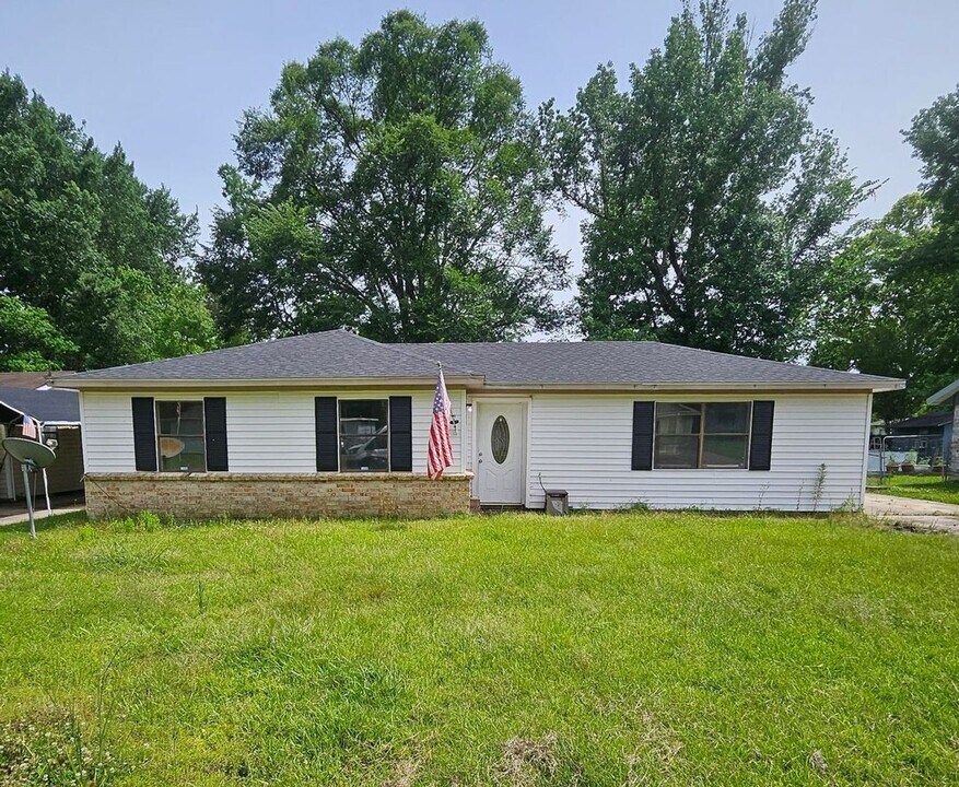 402 Lefoi Ln in Leesville, LA - Foto de edificio