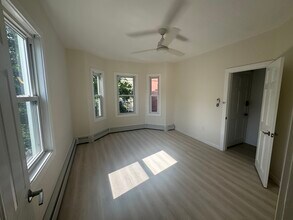 144 Spring St, Unit 3 in Cambridge, MA - Building Photo - Building Photo