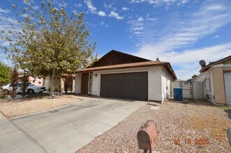 90 Parrish Ln in Las Vegas, NV - Building Photo - Building Photo