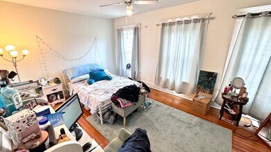 429 Harvard St, Unit 3A in Brookline, MA - Foto de edificio - Building Photo