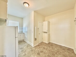 93 Bay St in Montclair, NJ - Building Photo - Building Photo