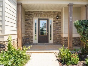 108 Ariel Way in Easley, SC - Foto de edificio - Building Photo