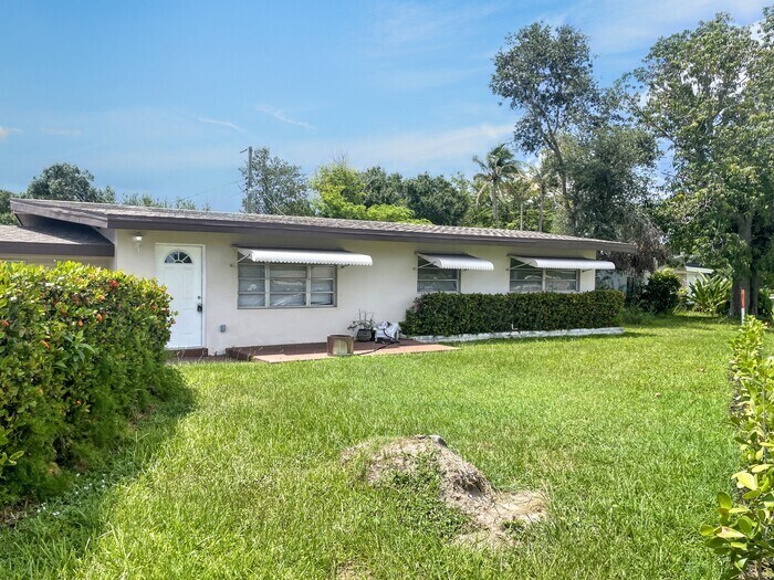 1667 Rudy Ct in Ft. Myers, FL - Building Photo