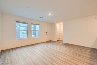 4859 Wine Rdg Ave in Las Vegas, NV - Building Photo - Building Photo