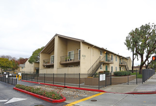 Las Casitas Apartments in San Jose, CA - Building Photo - Building Photo