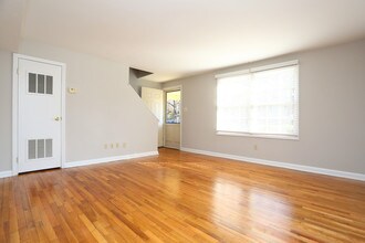 612 Hillsborough in Chapel Hill, NC - Building Photo - Interior Photo