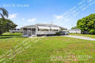8162 SE Skylark Ave in Hobe Sound, FL - Building Photo