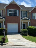 4938 Wexford Trail in College Park, GA - Building Photo