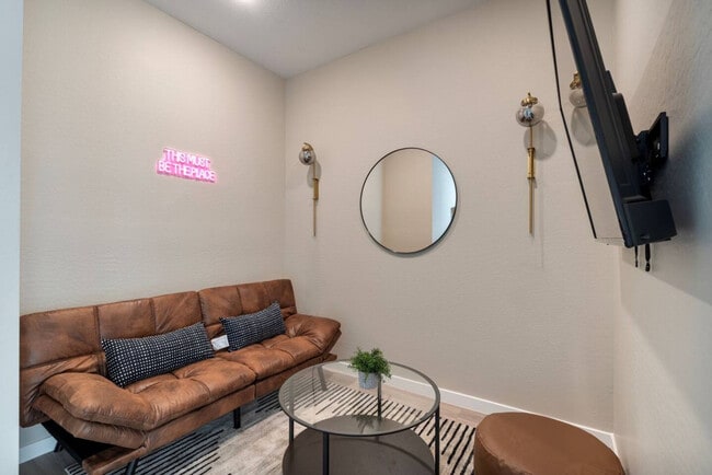 property at 16601 N Parkview Pl