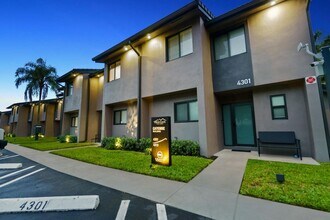 4329 NW 115th Ave in Coral Springs, FL - Foto de edificio - Building Photo