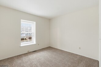 374 Aldeburgh Ave in Franklin Township, NJ - Building Photo - Building Photo