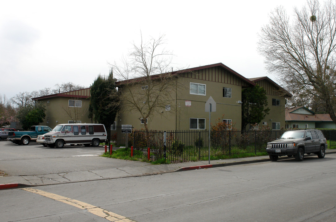 Sunset View Apartments in Santa Rosa, CA - Foto de edificio