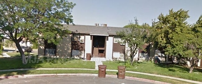 property at 2523 S Lakecrest Dr