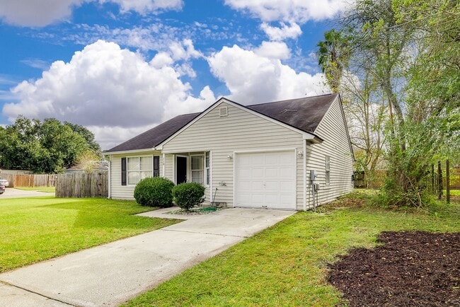 118 Laurelwood Dr in Savannah, GA - Building Photo - Building Photo