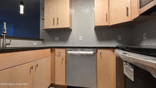 8401 N Atlantic Ave, Unit 7 in Cape Canaveral, FL - Building Photo - Building Photo