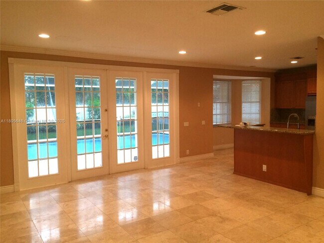 236 Cameron Dr in Weston, FL - Building Photo - Building Photo
