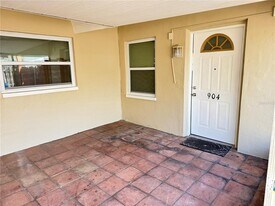 904 Lake Palms Dr in Largo, FL - Building Photo