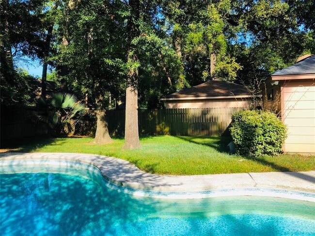 property at 2123 Lakeville Dr