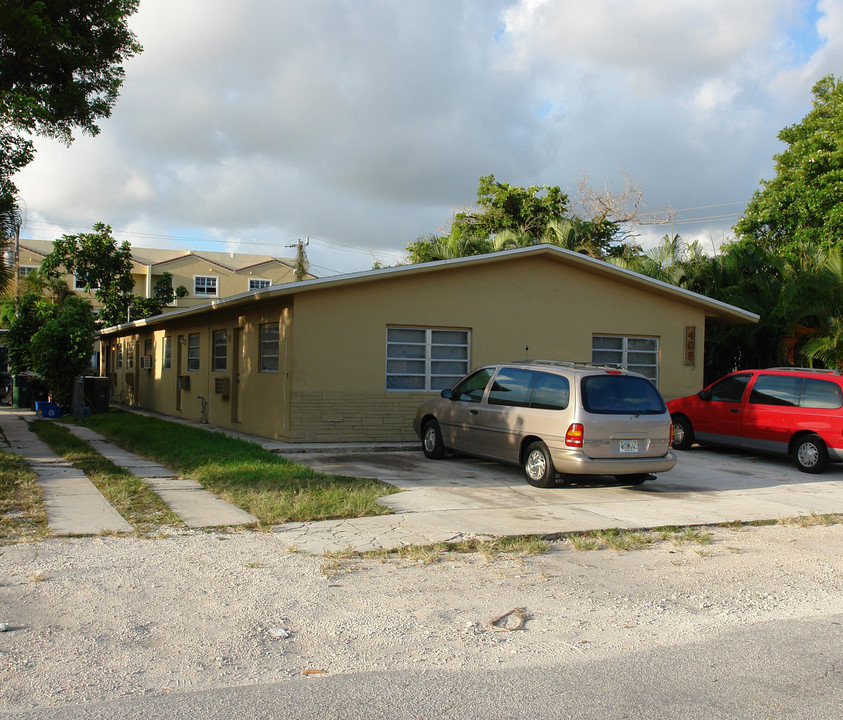 408 SE 12th Ct in Fort Lauderdale, FL - Building Photo