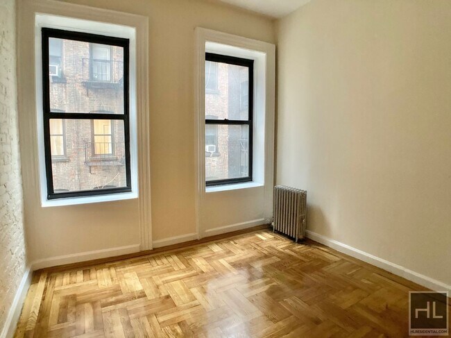 East 12th Street, Unit 3 in New York, NY - Building Photo - Building Photo