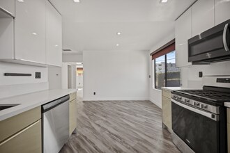 955 Oxford Ave in Los Angeles, CA - Building Photo - Building Photo