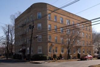 Devon Court in Bloomfield, NJ - Foto de edificio - Building Photo