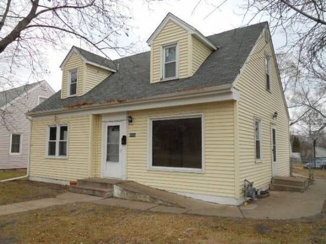 property at 4904 Xerxes Ave N