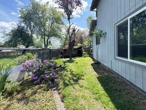 310 1/2 E 31st Ave in Eugene, OR - Building Photo - Building Photo
