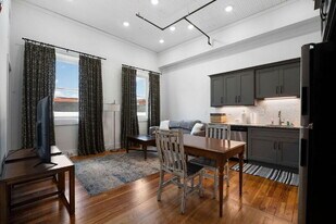 10 W Main St in Cartersville, GA - Building Photo