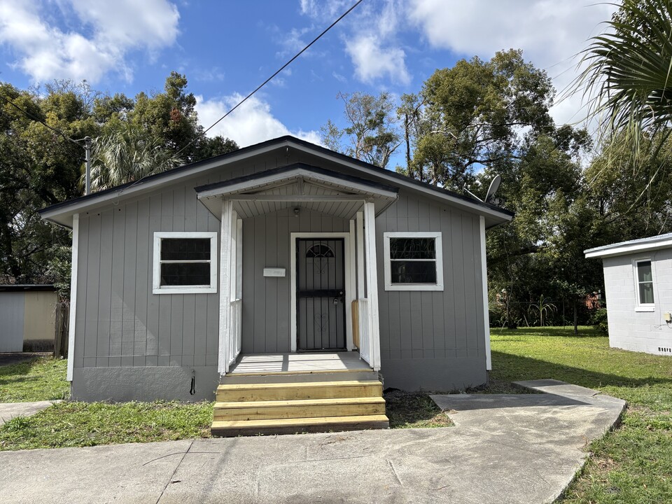 2830 Saturn Ave in Jacksonville, FL - Building Photo