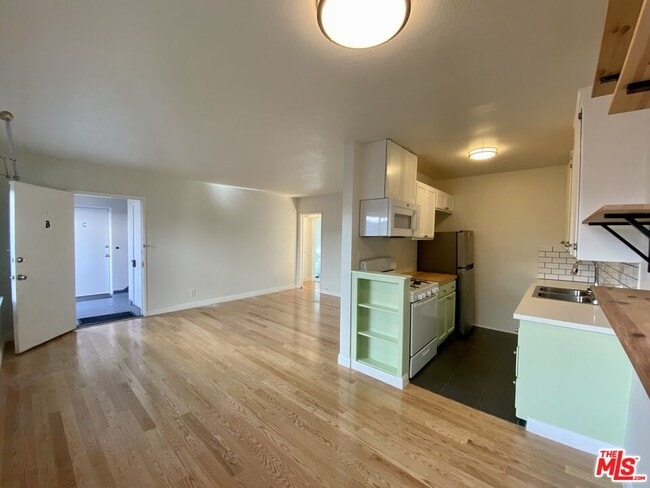 722 Westbourne Dr in West Hollywood, CA - Building Photo - Building Photo