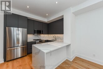 35 Lunar Cres in Mississauga, ON - Building Photo - Building Photo