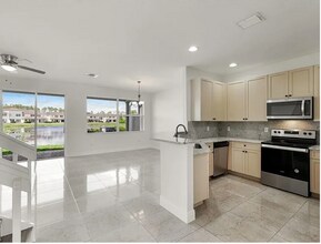 7029 Ambrosia Ln in Naples, FL - Foto de edificio - Building Photo