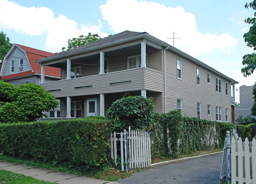 11 Minerva Pl in White Plains, NY - Foto de edificio