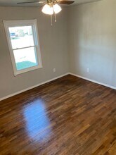218 W Douglas Dr in Midwest City, OK - Building Photo - Building Photo