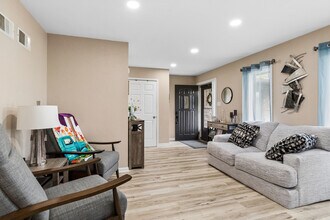 407 Greenfield Rd in Shorewood, IL - Building Photo - Building Photo