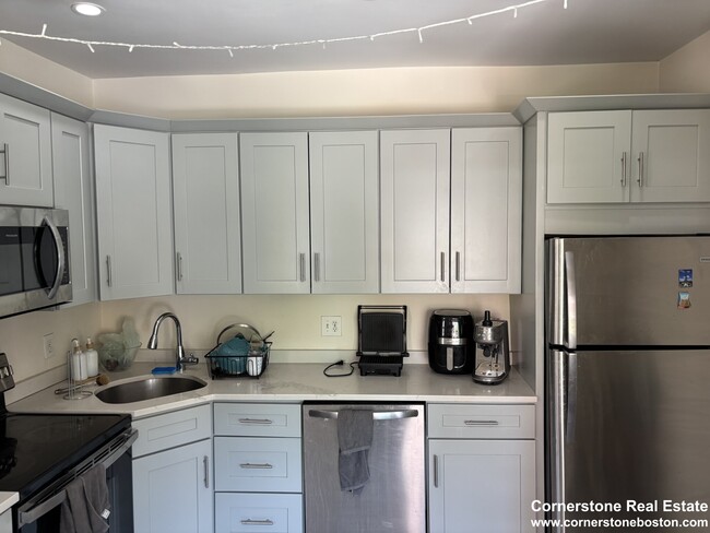 606 Columbus Ave, Unit 3L