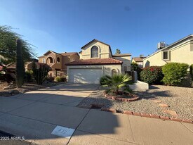 422 E Wescott Dr in Phoenix, AZ - Building Photo