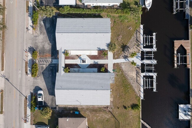 1324 Miramar St-Unit -4 in Cape Coral, FL - Building Photo - Building Photo