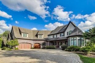 23W711 Hobson Rd in Naperville, IL - Building Photo